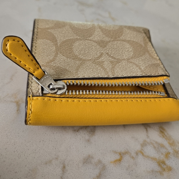 Coach Signature Wallet - Picture 11 of 14